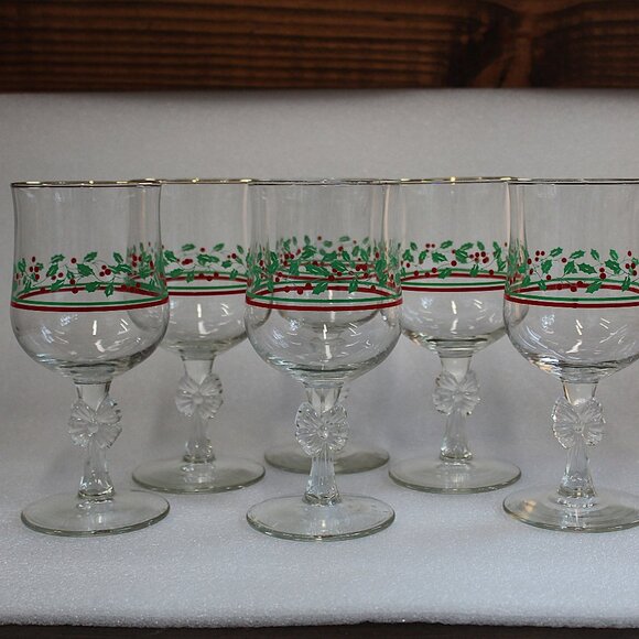 Vintage Holly Berry Goblets – Set of 5 | Christmas Glassware - Picture 1 of 11